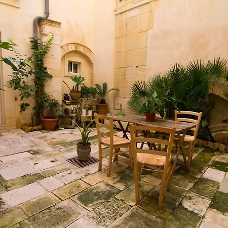 فندق مبيت وإفطار La Via Della Giudecca 3*